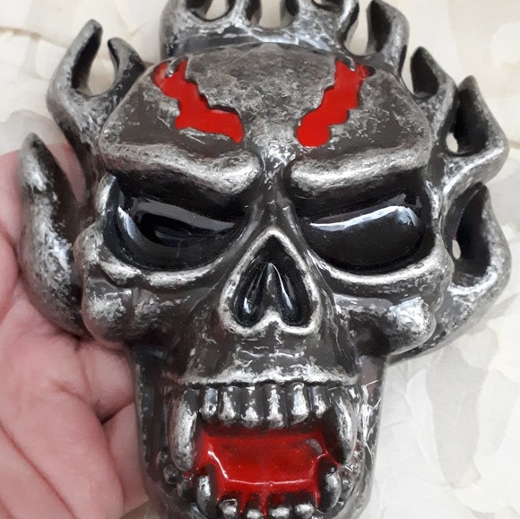 Awesome vintage huge 3-D skull on fire belt buckle - Picture 2 of 8